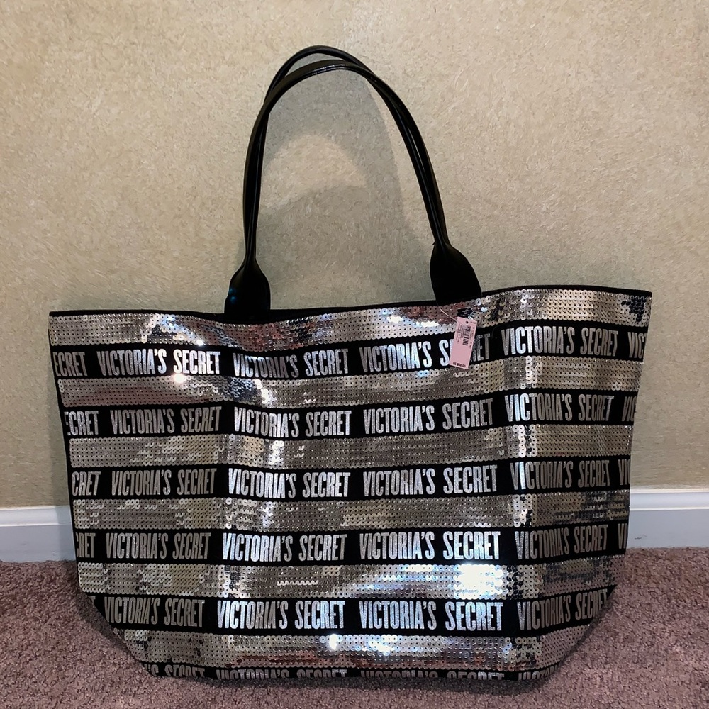 Victoria’s Secret tote with wristlet pouch, NWT